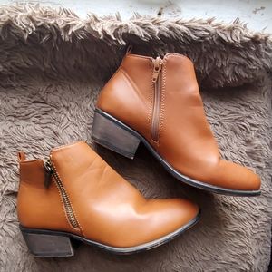 Rogue helium tan ankle boots